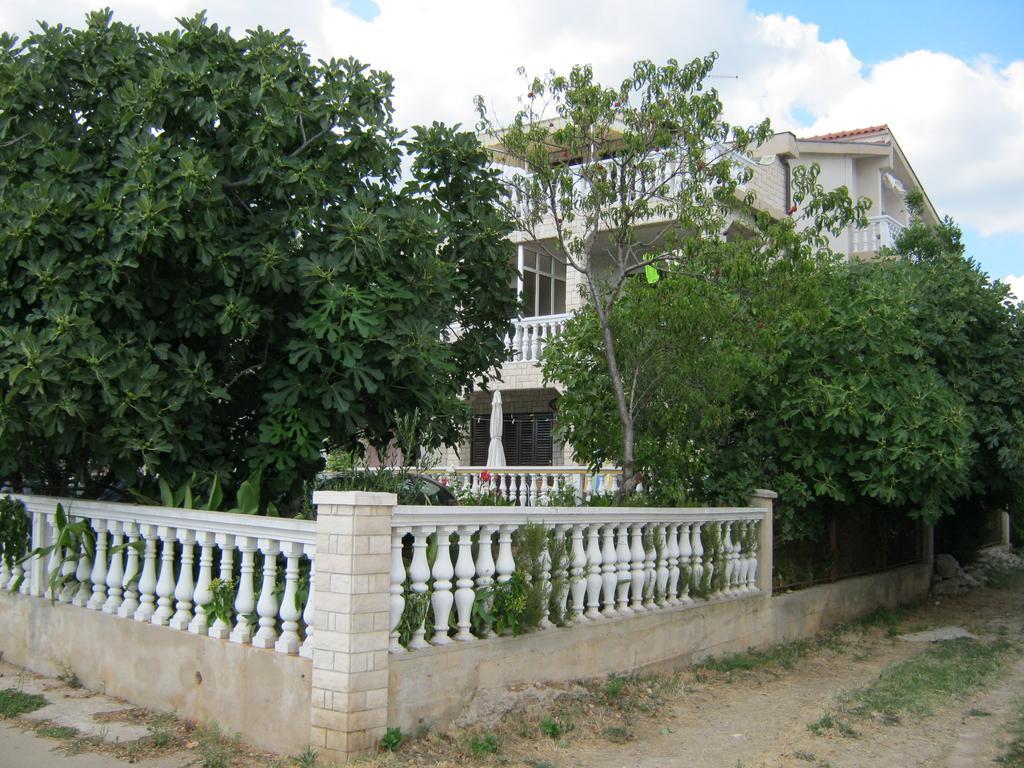Apartments Nestor ตรีบูนย์ ภายนอก รูปภาพ