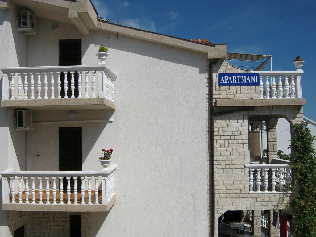Apartments Nestor ตรีบูนย์ ภายนอก รูปภาพ