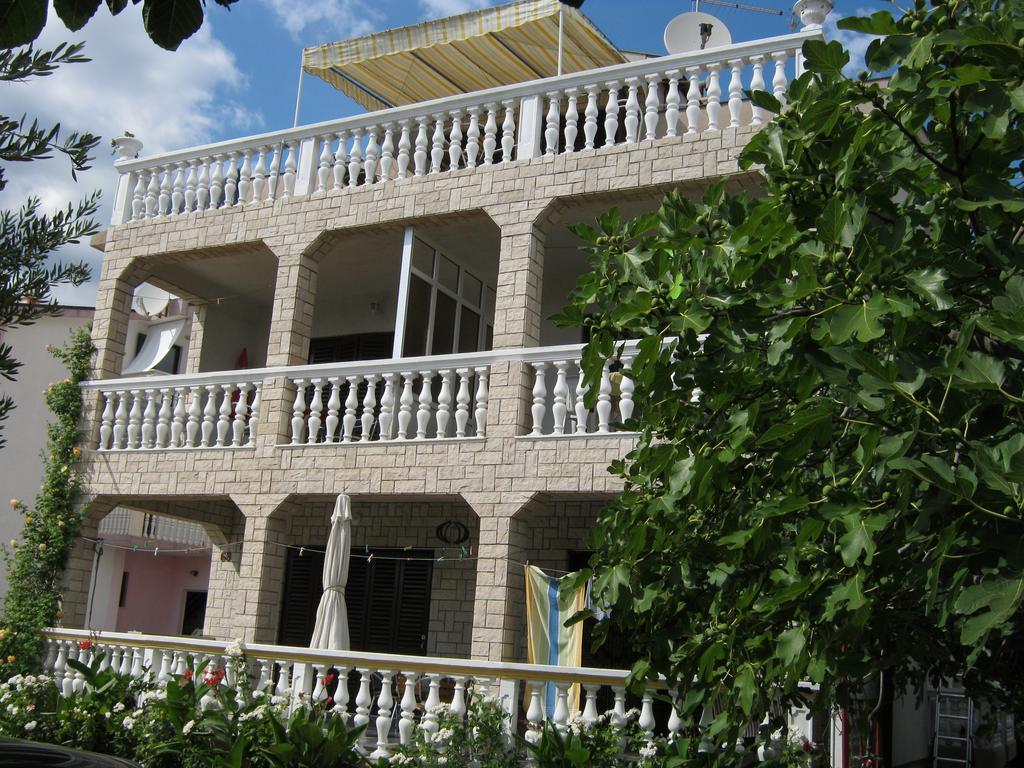 Apartments Nestor ตรีบูนย์ ภายนอก รูปภาพ