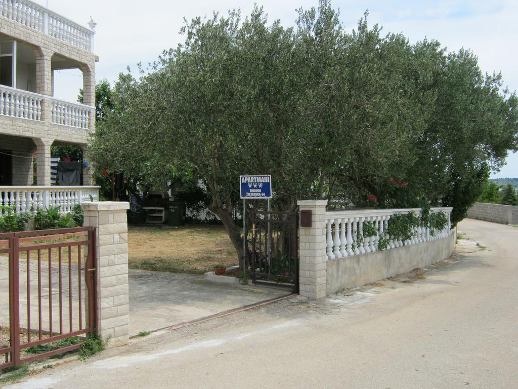 Apartments Nestor ตรีบูนย์ ภายนอก รูปภาพ