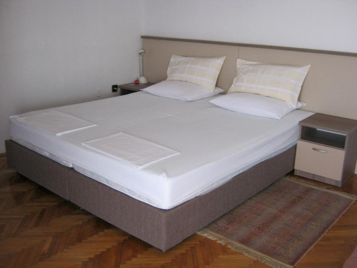 Apartments Nestor ตรีบูนย์ ภายนอก รูปภาพ